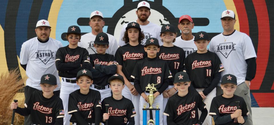 11/12U Astros Team and Coaches with Championship Trophy